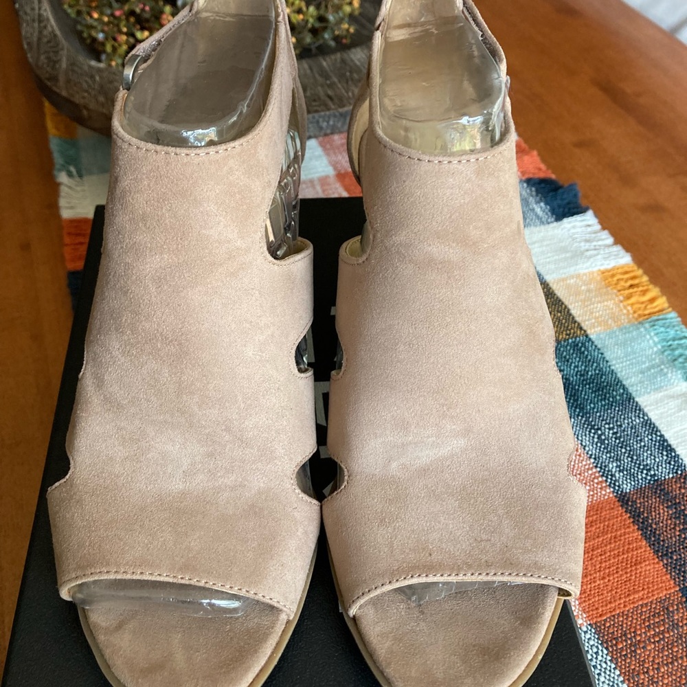 Naturalizer sandals